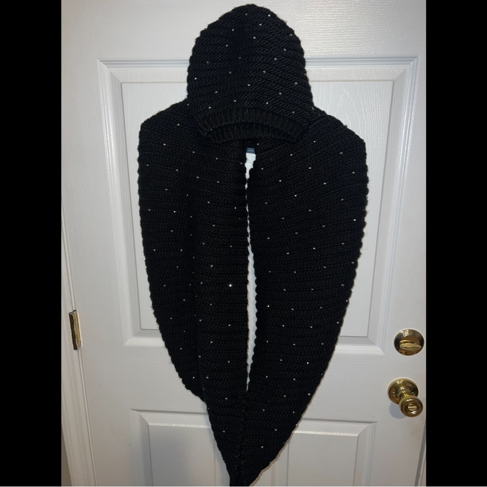 Black Knit hat and Scarf with Stufs